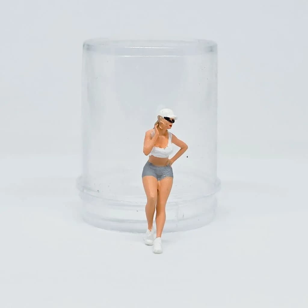 Miniature toy figure Indah skala 1/64 diorama thumbnail 3